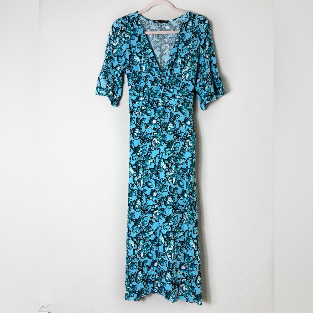 Zara Maxi Dress in sky blue floral pattern V-neck size L attached sash
